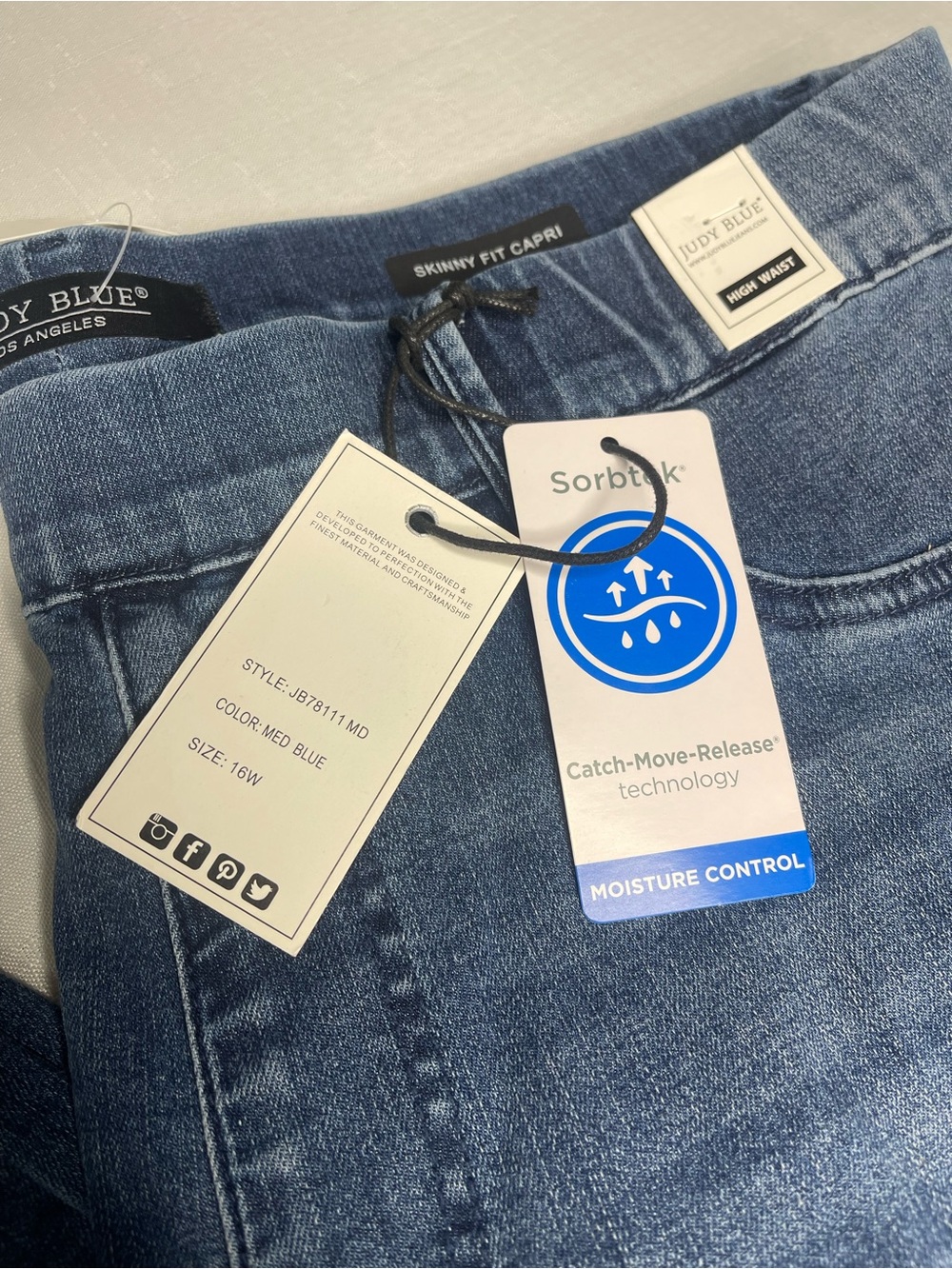 Judy Blue Medium Wash Skinny Fit Capri High Waist Jeans (16W) NWT - Picture 4 of 9